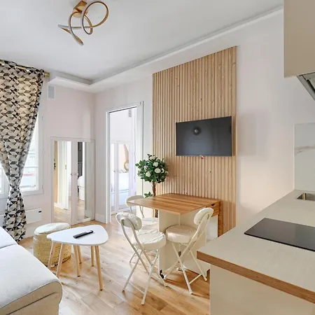 De Charme Proche De La Tour Eiffel Apartmán *